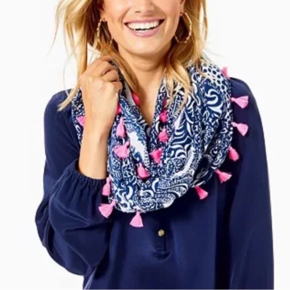 NWT Lilly Pulitzer Resort Infinity Loop Scarf Bright Navy Taverna Tile Tassels